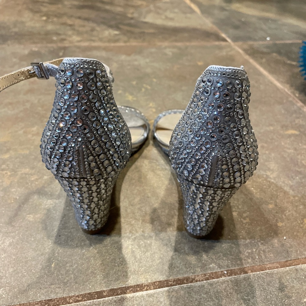 NWOB Betsey Johnson Debie Wedge Sandals - Picture 5 of 7